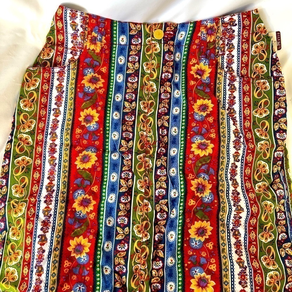 Liz wear skirt, nwt. Length 18 in, waist 28 in